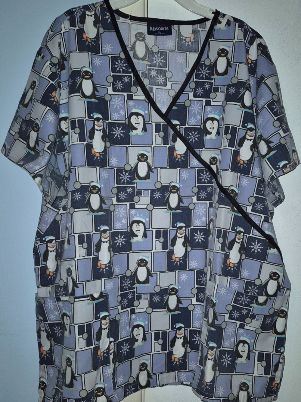 Absolute Uniform Scrub Top Winter Penguin Snowflake Pattern V-Neck SS Women's 2X